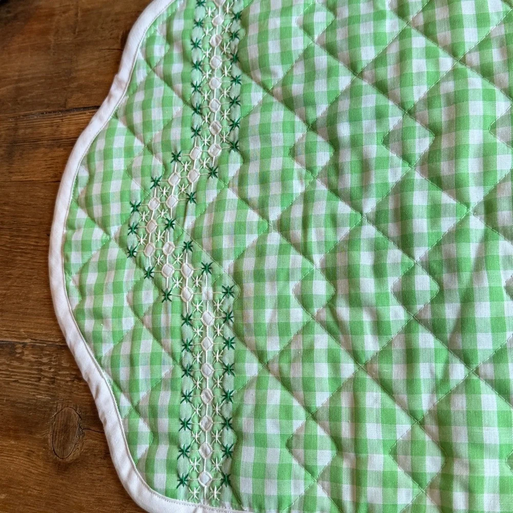 4 Vintage Embroidered Gingham Placemats 1970s Quilted Scalloped. Green/White EUC